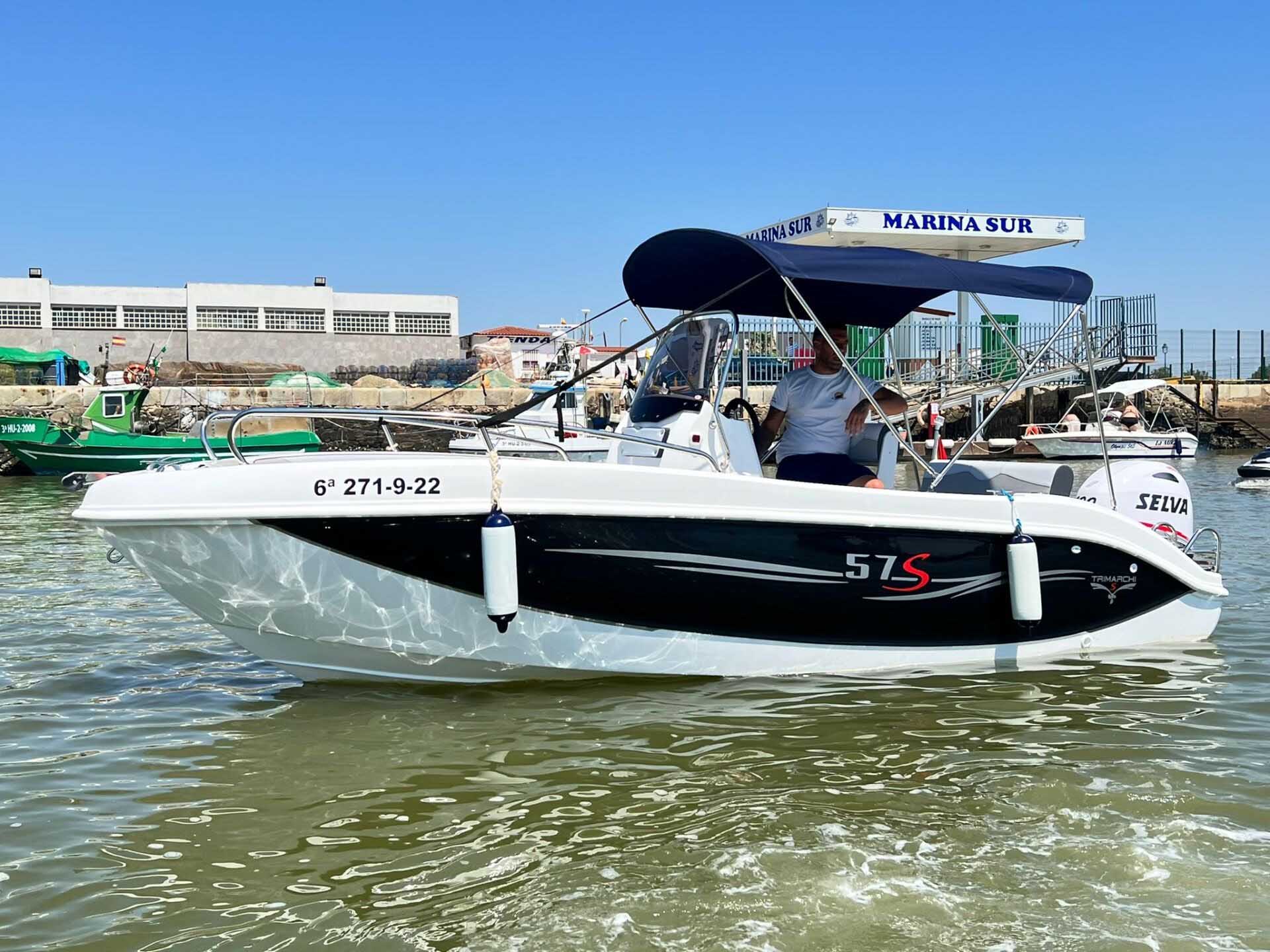 Barco navegando